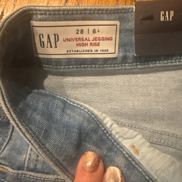 Gap, high-rise skinny jeans size 6 long - Picture 3 of 5
